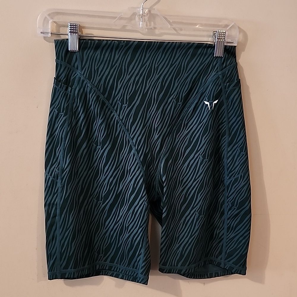 Squatproof lead the pack large euc shorts